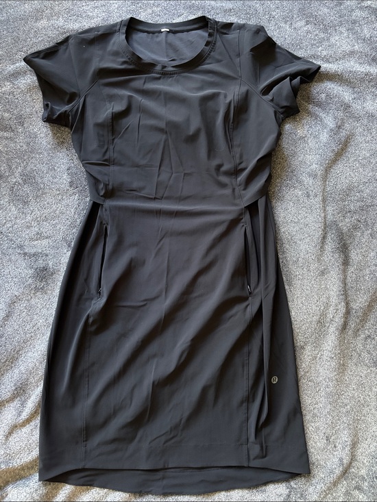 lululemon athletica Dresses & Skirts - lululemon athletica Black Short-Sleeve Midi Dress
